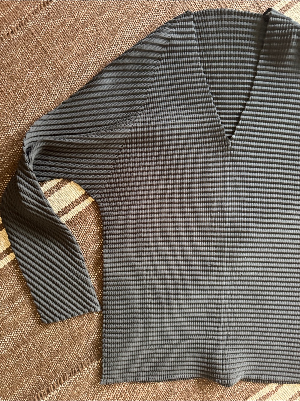 Issey Miyake Ribbed V-Neck Pleated Top in Black - Picture 3 of 5